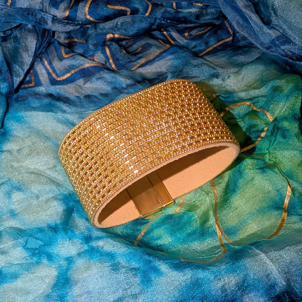 Elegant Gold Bracelet